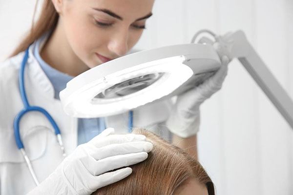 Trichologist at work
